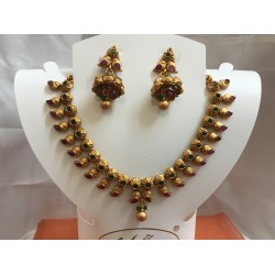 Matt Finish Leaf Design Neckset